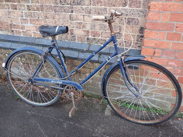 A RALEIGH 'WAYFARER' LADIES' VINTAGE BICYCLE