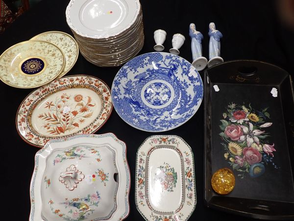 A COLLECTION OF DINNER WARE