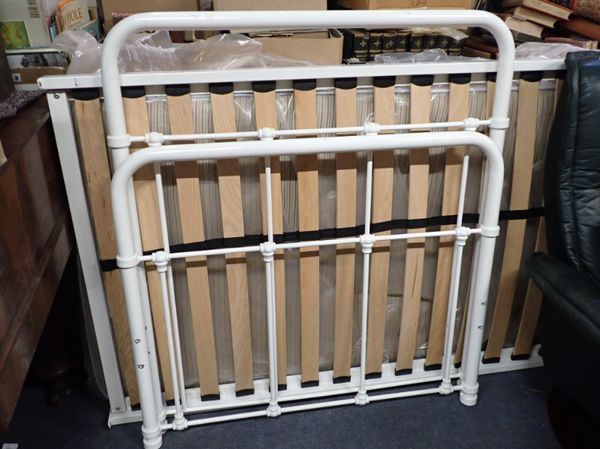 A VICTORIAN STYLE WHITE PAINTED METAL SINGLE BED