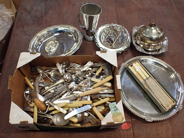 A COLLECTION OF SILVER PLATED FLATWARE