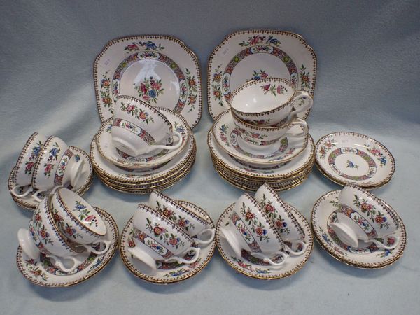 AN EDWARDIAN SPODE COPELAND'S CHINA PART TEA SERVICE