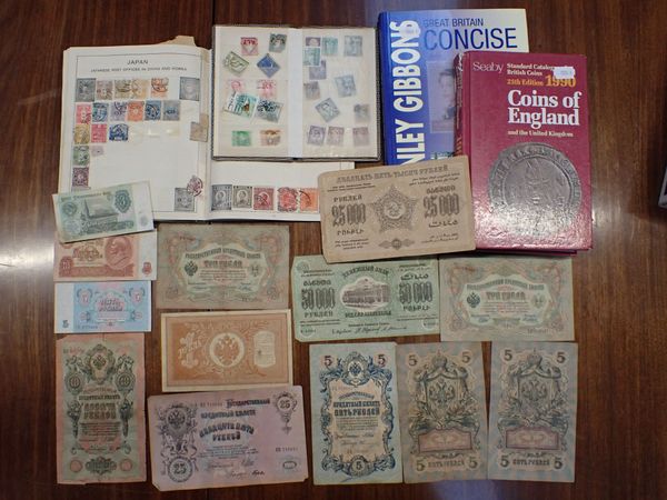 A SMALL COLLECTION OF STAMPS, BANKNOTES