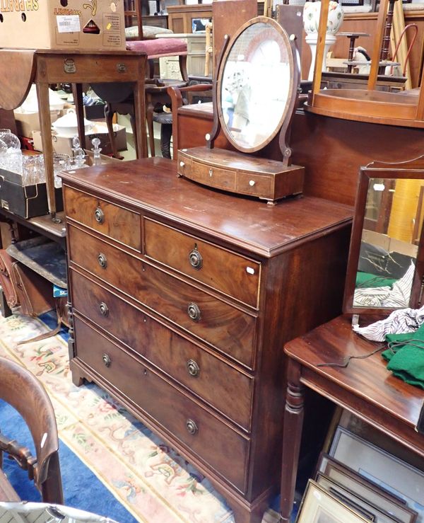 AN EARLY 19th CENTURY MAHOGANY CHEST OF DRAWERS