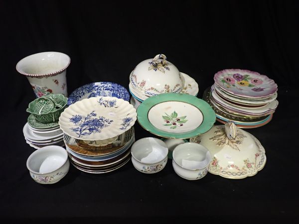 A LARGE COLLECTION OF MIXED CERAMICS