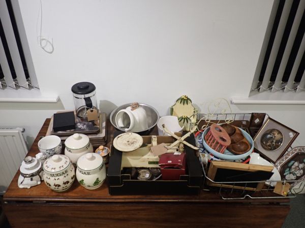 A COLLECTION OF KITCHENALIA