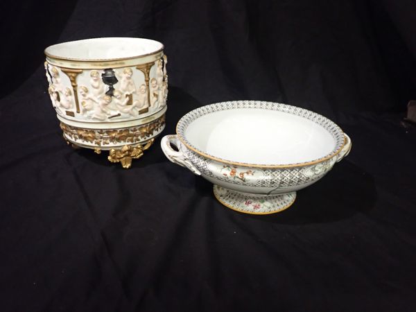 A MEISSEN STYLE CACHEPOT