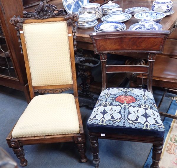 A VICTORIAN WALNUT CHAIR WITH CARVED BACK AND LEGS