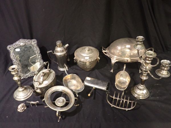 A SMALL COLLECTION OF SILVER PLATED WARES