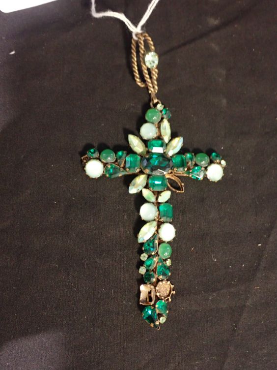 A GLASS AND PASTE ENCRUSTED CROSS PENDANT