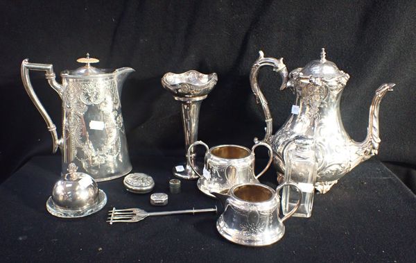 A COLLECTION OF SILVER PLATED ITEMS