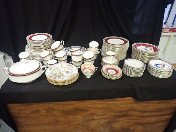 A COLLECTION OF ENGLISH CERAMICS