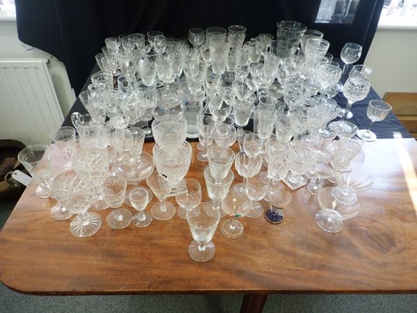 A COLLECTIOIN OF GLASSWARE