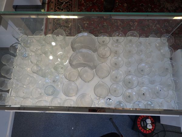 A COLLECTION OF GLASS WARE