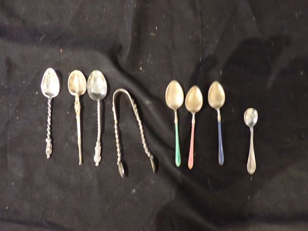 A SET OF SIX SILVER APOSTLE COFFEE SPOONS