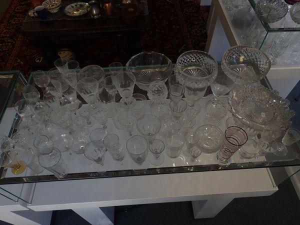 A COLLECTION OF GLASSWARE