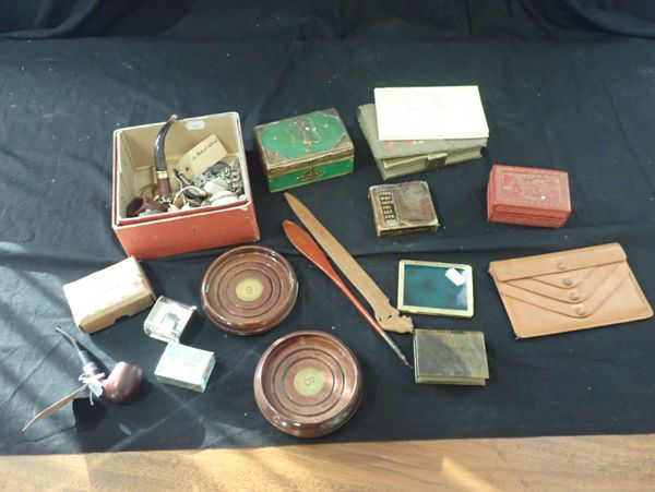 A SMALL COLLECTION OF SUNDRIES