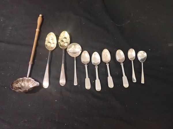 A COLLECTION OF SILVER FLATWARE