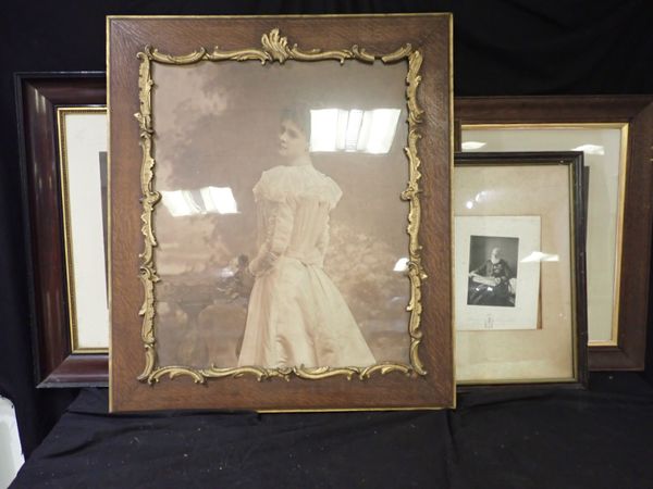 AN EARLY 20TH CENTURY HALF-LENGTH PHOTOGRAPH OF A LADY