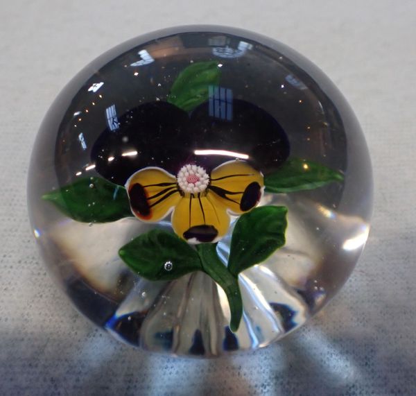 AN ANTIQUE BACCARAT PANSY PAPERWEIGHT