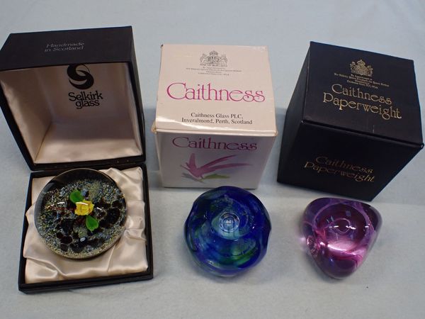 A SELKIRK GLASS LIMITED EDITION PAPERWEIGHT