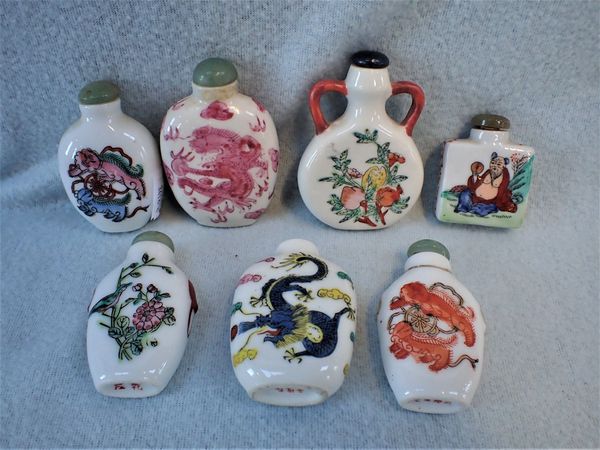 SEVEN CHINESE PORCELAIN SNUFF BOTTLES