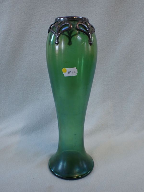 A CONTINENTAL LOETZ STYLE ART NOUVEAU VASE