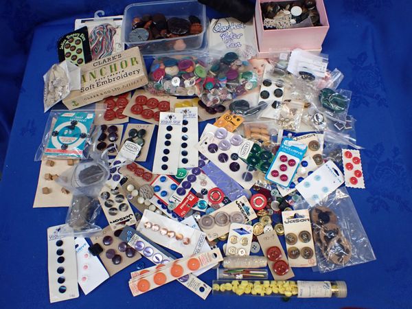 A QUANTITY OF BUTTONS, AND HABERDASHERY ITEMS