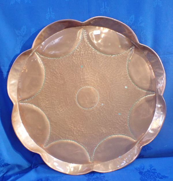 AN ARTS AND CRAFTS STYLE COPPER TRAY WITH HAND BEATEN LOBED DESIGN