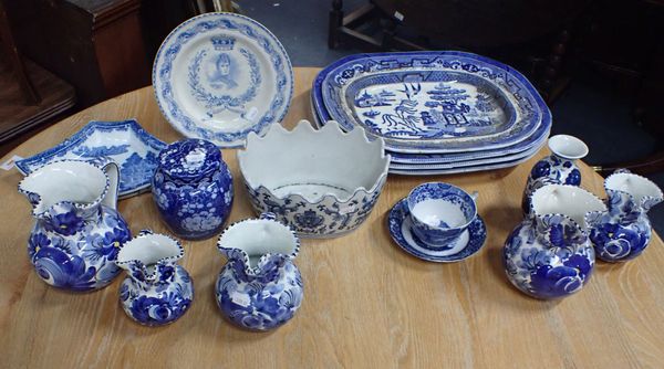 A  QUEEN ALEXANDRA BLUE AND WHITE COMMEMORATIVE PLATE, WILLOW PATTERN MEAT PLATES
