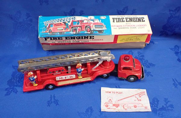 A VINTAGE JAPANESE TINPLATE TOY 'M.F.D.' FIRE ENGINE (BOXED)