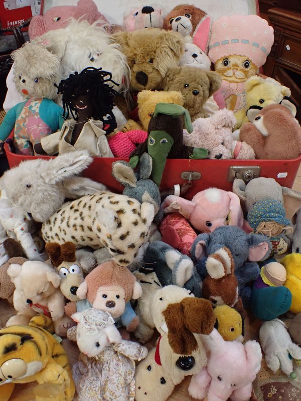 A COLLECTION OF SOFT TOYS