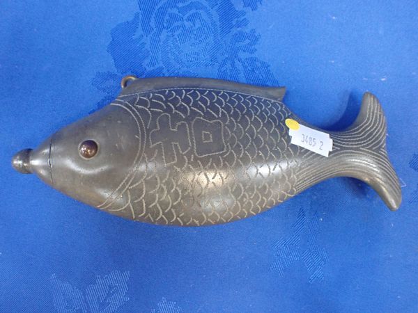 A JAPANESE PEWTER FLASK, IN THE FORM OF A FISH