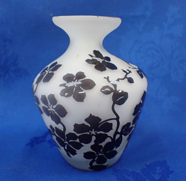 A STEUBEN STYLE  ETCHED GLASS VASE