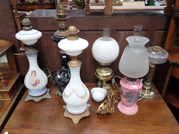 A COLLECTION OF VICTORIAN OIL LAMPS