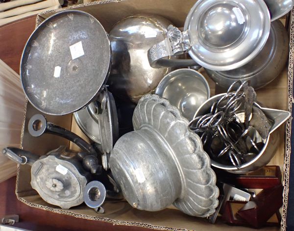 A COLLECTION OF SILVER PLATED ITEMS