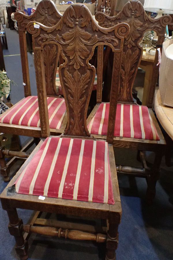 A SET OF SIX EDWARDIAN OAK DINING  CHAIRS