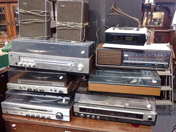 A COLLECTION OF VINTAGE STEREO EQUIPMENT