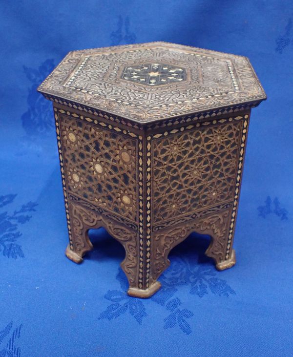 A HUNTLEY & PALMERS Ltd HEXAGONAL MOORISH TABLE BISCUIT TIN