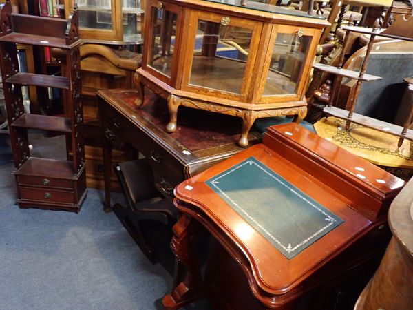 A SMALL EDWARDIAN WRITING TABLE, WITH DROP FLAPS