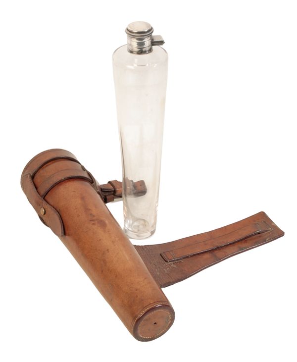 AN EDWARDIAN GENTLEMAN'S SILVER TOP AND GLASS HUNTING SPIRIT FLASK