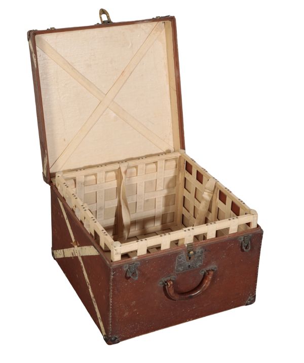AN EARLY 20TH CENTURY LOUIS VUITTON HAT CASE