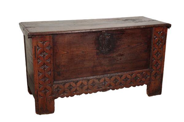 A LARGE 17TH CENTURYT ELM COFFER