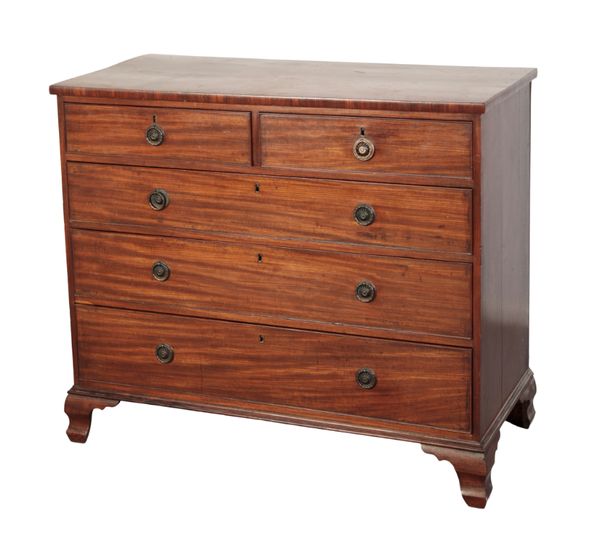 A GEORGE III MAHOGANY CHEST OF DRAWERS