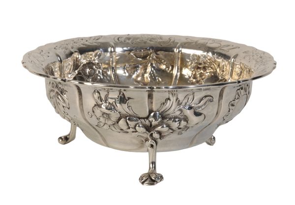 A VICTORIAN SILVER FRUIT BOWL