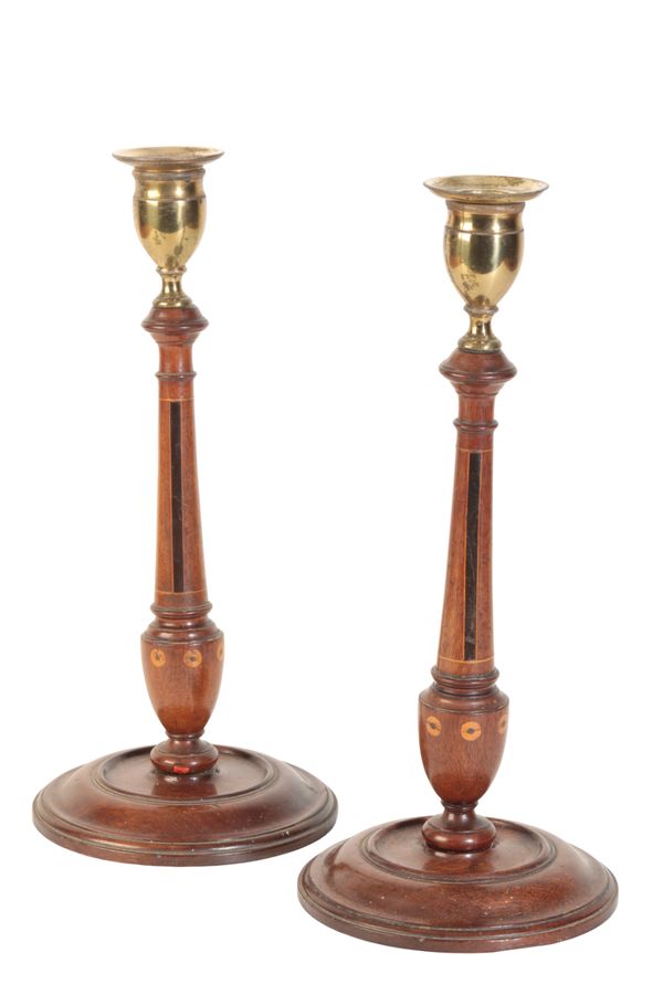 A PAIR OF GEORGE III MAHOGANY AND BRASS MOUNTED CANDLESTICKS