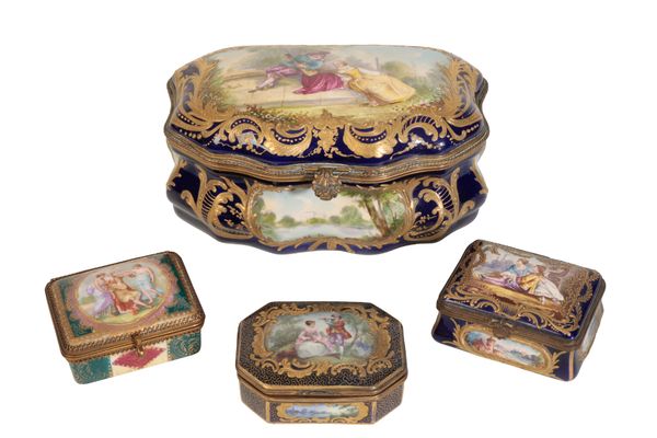 A 19TH CENTURY CONTINENTAL PORCELAIN CASKET