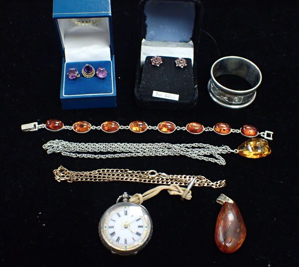 A COLLECTION OF JEWELLERY