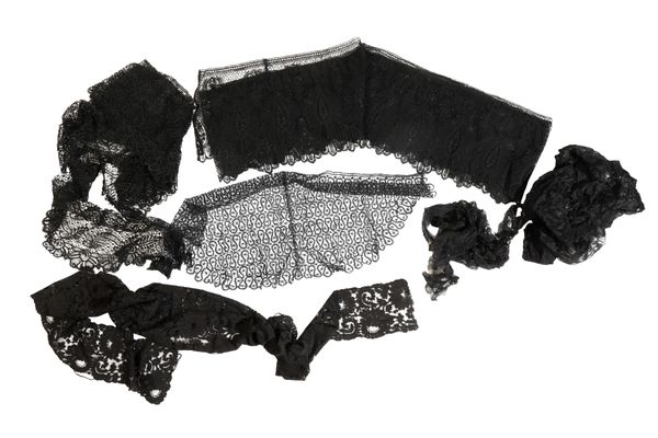 A COLLECTION OF VICTORIAN BLACK LACE TRIMS