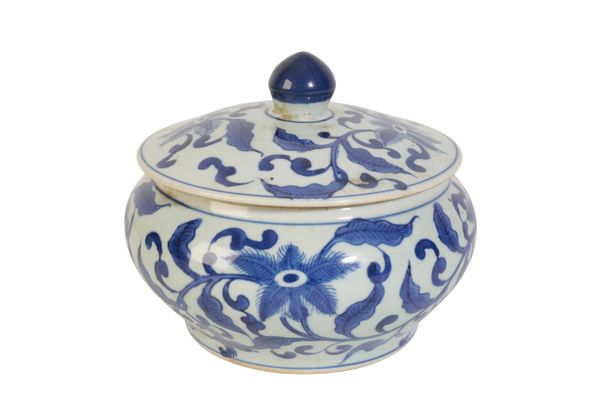 A CHINESE BLUE AND WHITE VASE AND COVER