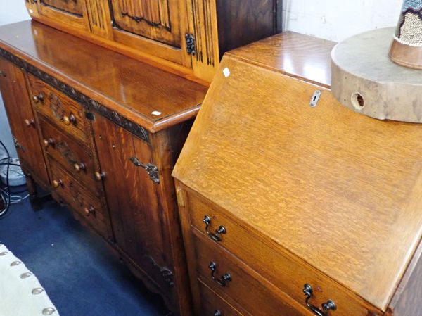 A VICTORIAN EXTENDING DINING TABLE, WITH REEDED LEGS AND CANTED CORNERS